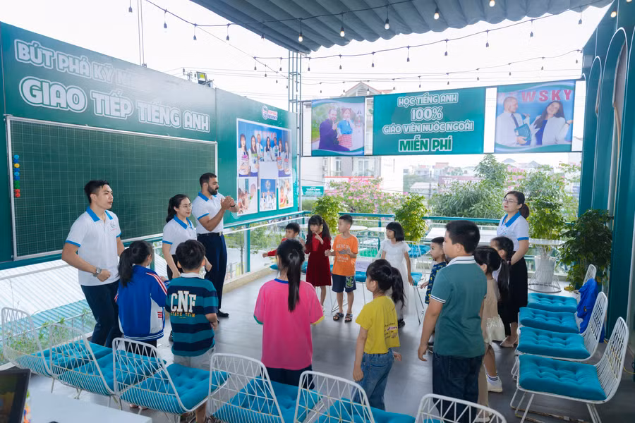 Đây là những giáo viên nước ngoài có chuyên môn, kinh nghiệm. Đây là những giáo viên nước ngoài có chuyên môn, kinh nghiệm.