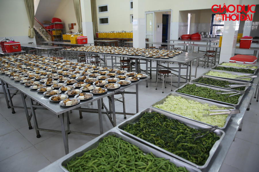 Hơn 500 suất cơm miễn phí cho các bạn thí sinh được chuẩn bị