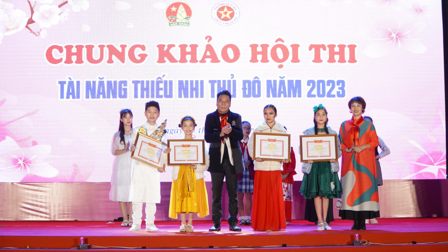Trải qua các màn tranh tài hấp dẫn, 9 thí sinh tiêu biểu, ấn tượng nhất đã xuất sắc lọt vào vòng chung khảo của cuộc thi.