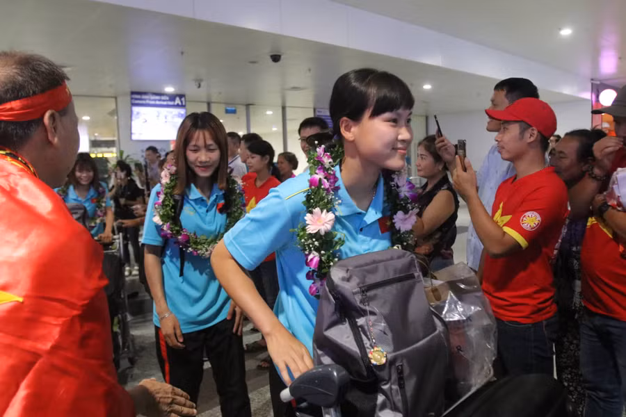 Đội tuyển nữ Việt Nam xuất sắc giành chức vô địch Đông Nam Á trên đất Thái Lan.