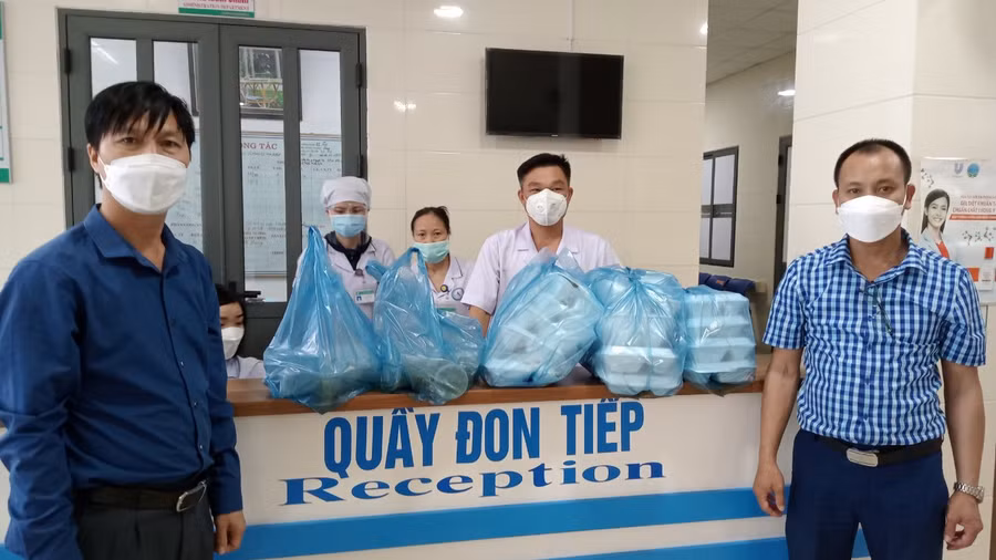 Những suất cơm góp phần thể hiện tấm lòng nhân đạo và sự đồng cảm sâu sắc của Báo GD&amp;TĐ, các nhà hảo tâm với người bệnh..