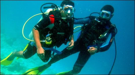 Họp nội các… dưới nước