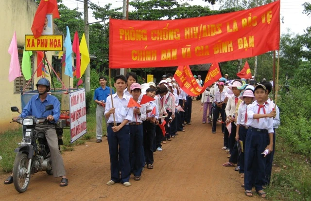 Ngành Giáo dục hưởng ứng chiến dịch phòng chống AIDS toàn cầu