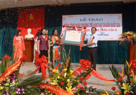 Trường Tiểu học Đặng Trần Côn B đón nhận trường chuẩn quốc gia