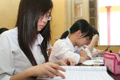 Tăng cường phân cấp quản lý giáo dục THPT