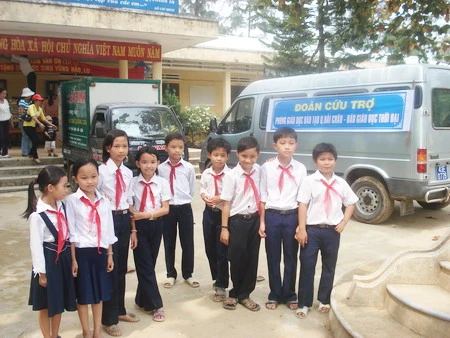 &quot;Đồng sẻ chia với những ngôi trường gian nan sau bão lũ&quot;