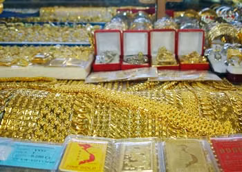 Giá vàng đạt mốc 2,4 triệu đồng/chỉ