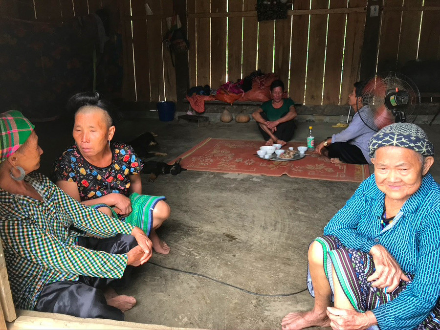 Hồng Ca đã đổi thay nhờ quyết sách của cấp ủy Đảng, chính quyền giúp giảm nghèo bền vững. Hồng Ca đã đổi thay nhờ quyết sách của cấp ủy Đảng, chính quyền giúp giảm nghèo bền vững.