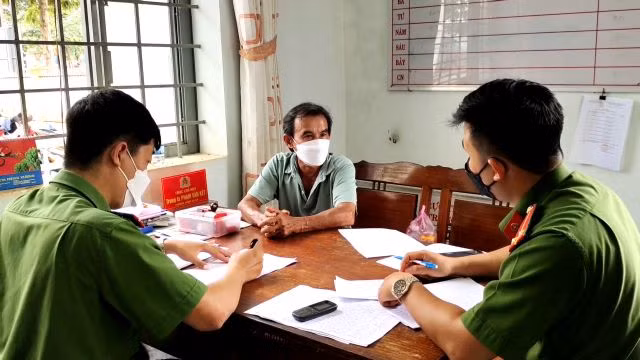 Đối tượng Nguyễn Tấn Lễ tại cơ quan công an.