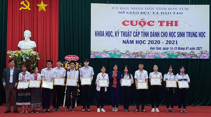 72 dự án được trao giải trong cuộc thi khoa học, kỹ thuật cấp tỉnh dành cho học sinh Trung học năm học 2020 – 2021.