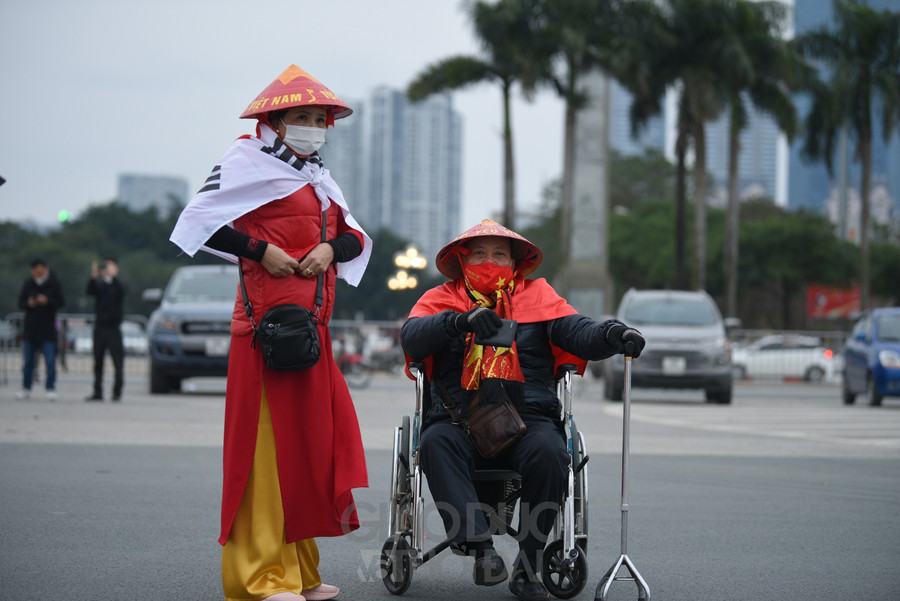 Không khí "cực nóng" tại sân Mỹ Đình trước trận Việt Nam - Trung Quốc ảnh 2