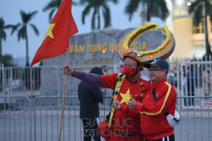 Không khí "cực nóng" tại sân Mỹ Đình trước trận Việt Nam - Trung Quốc ảnh 13