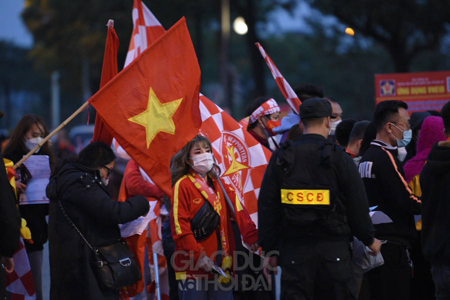 Không khí "cực nóng" tại sân Mỹ Đình trước trận Việt Nam - Trung Quốc ảnh 20