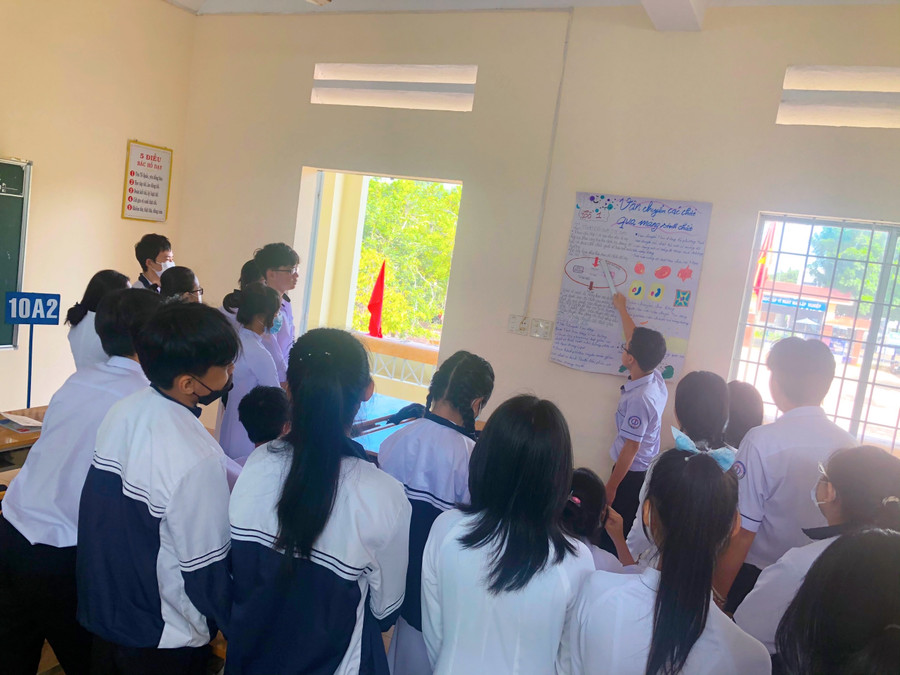 Nói không với khói thuốc lá đã trở thành sinh hoạt chuyên đề của các bạn trẻ. Nói không với khói thuốc lá đã trở thành sinh hoạt chuyên đề của các bạn trẻ.