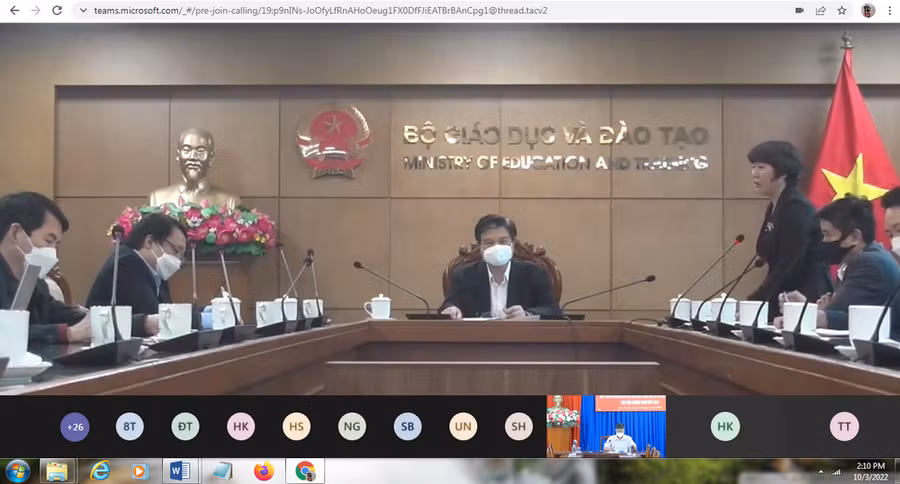 Trưởng ban Đề án Ngoại ngữ quốc gia Nguyễn Thị Mai Hữu báo cáo tại cuộc họp.