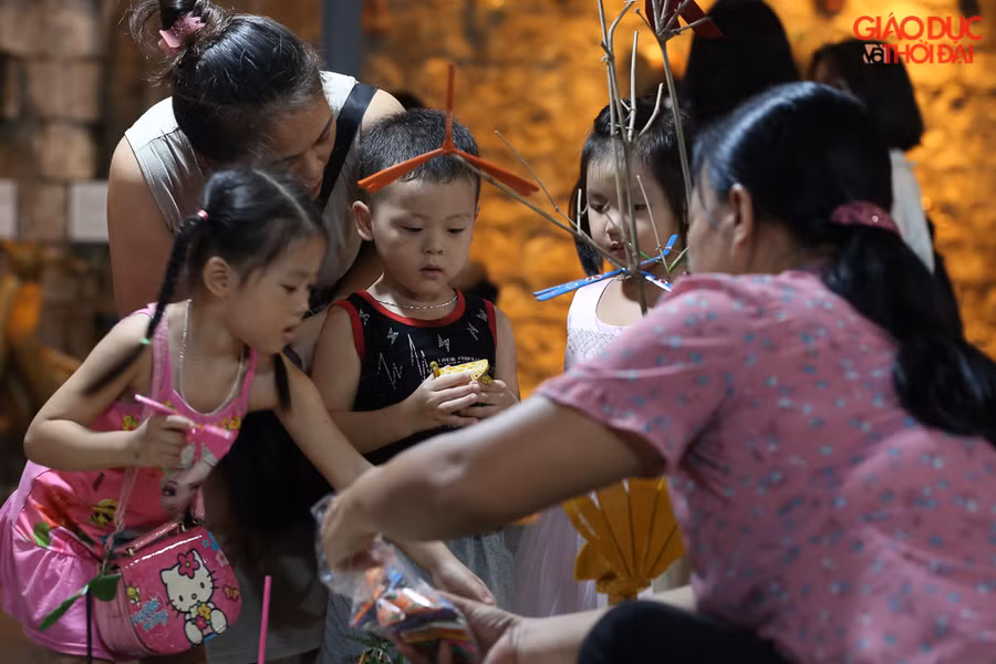 Những đồ chơi truyền thống chưa bao giờ hết sự thu hút đối với trẻ thơ.