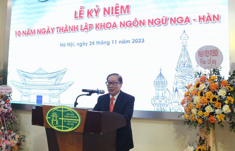 Ths Lê Thanh Vạn phát biểu tại buổi lễ.