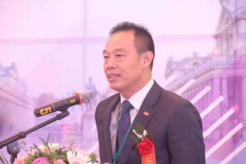 PGS.TS Bùi Đường Nghiêu phát biểu tại buổi lễ PGS.TS Bùi Đường Nghiêu phát biểu tại buổi lễ