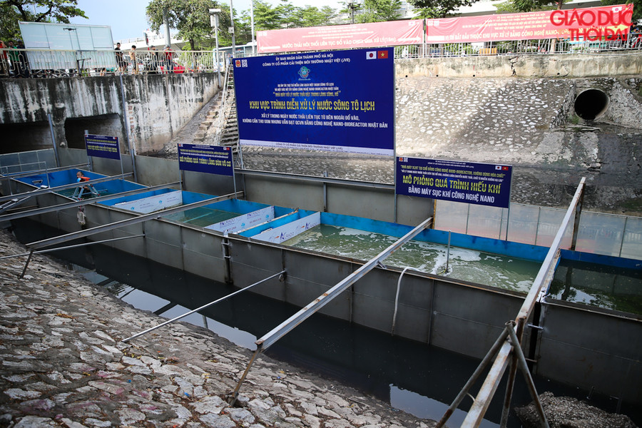 4 bể xử lý bằng công nghệ Nano- Bioreactor được đặt tại sông Tô Lịch
