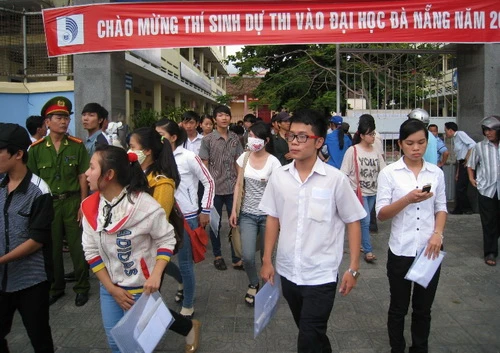 Xã hội đồng lòng góp sức, kỳ thi thành công