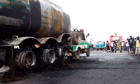 Thùng xăng phát nổ ở Uganda