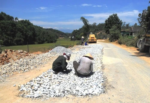 Đường tỉnh lộ 5 (Hà Tĩnh) : Vì sao chưa bàn giao đã hư hỏng?