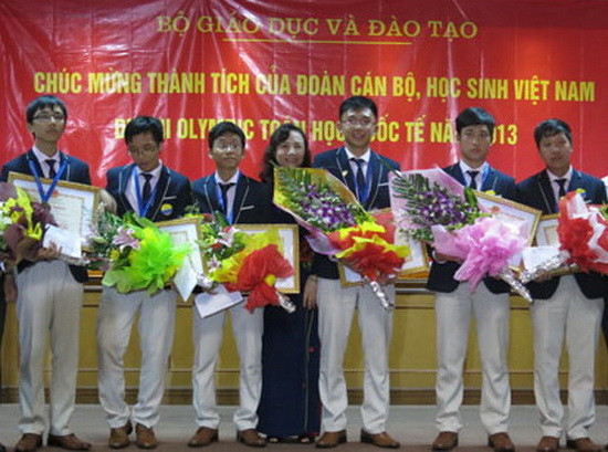 Thứ trưởng Nguyễn Thị Nghĩa chúc mừng thành công của đội tuyển Olympic Toán học Thứ trưởng Nguyễn Thị Nghĩa chúc mừng thành công của đội tuyển Olympic Toán học
