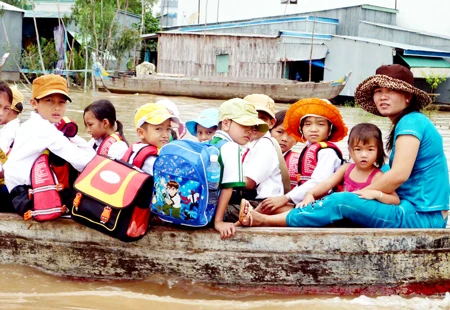 Vùng biên nóng chuyện bỏ học