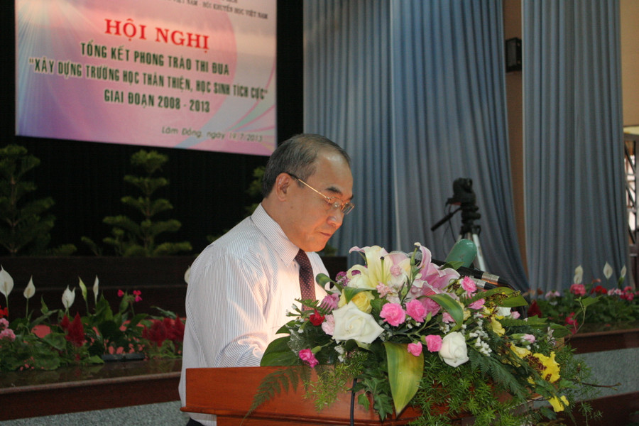 Thứ trưởng Nguyễn Vinh Hiển báo cáo tại Hội nghị