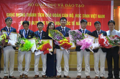 Chủ tịch Nước gửi thư khen Đoàn học sinh Việt Nam tham gia kỳ thi Olympic Toán quốc tế 2013