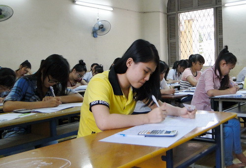 Nghi vấn về đường dây thi thuê