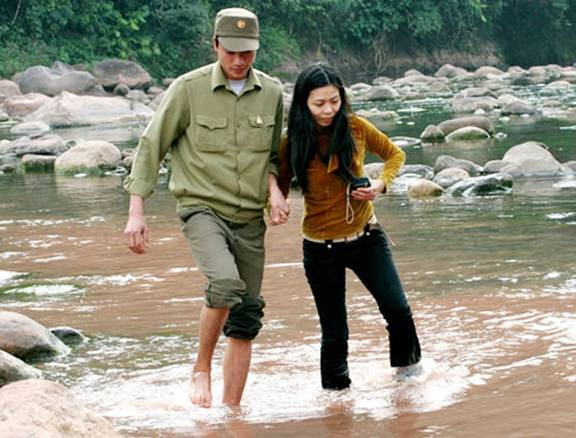 Chiến sĩ biên phòng trẻ và sơn nữ Chiến sĩ biên phòng trẻ và sơn nữ