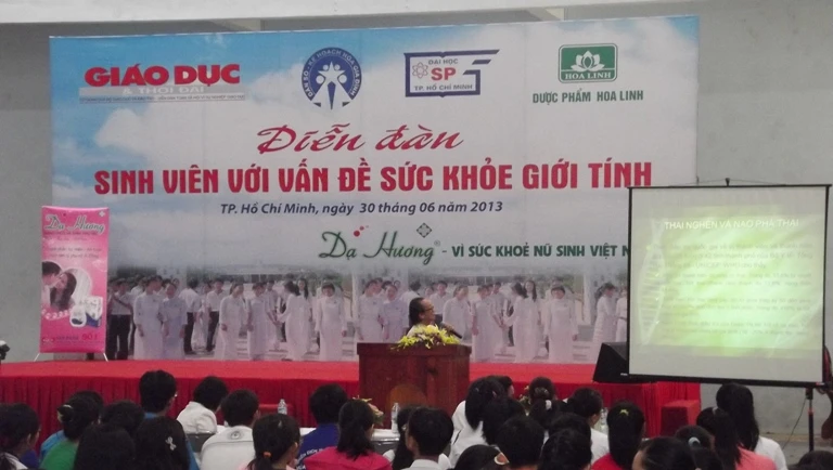 Diễn đàn &quot;Sinh viên với vấn đề sức khỏe sinh sản, giới tính&quot; tại ĐHSP TP Hồ Chí Minh