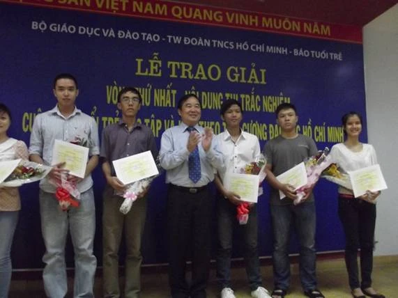 Trao giải vòng thi thứ nhất cuộc thi &quot;Học tập và làm theo tấm gương đạo đức Hồ Chí Minh&quot;