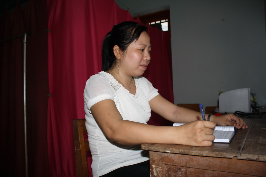 Cô Trần Mỹ Hương, trường THCS An Qui soạn giáo án trong căn nhà công vụ Cô Trần Mỹ Hương, trường THCS An Qui soạn giáo án trong căn nhà công vụ