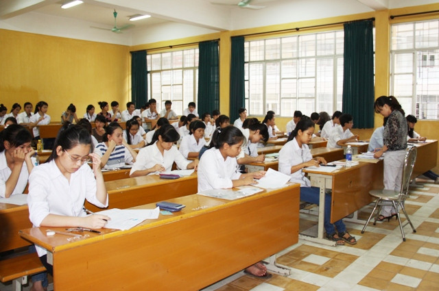 Không khí nghiêm túc tại một Hội đồng thi Hà Nội