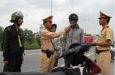 &quot;Ma men&quot; cầm lái: Xử lý hành chính là chưa đủ