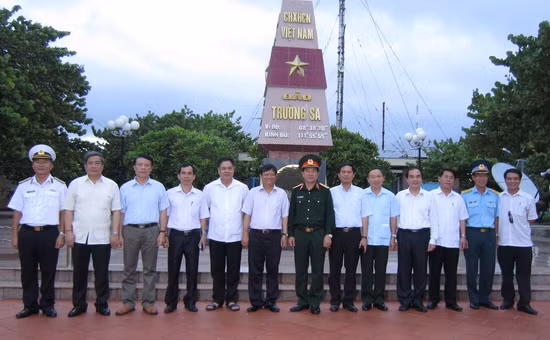 GS Vũ Minh Giang trong chuyến công tác đến đảo Trường Sa. Ảnh: GS V.M. Giang cung cấp.