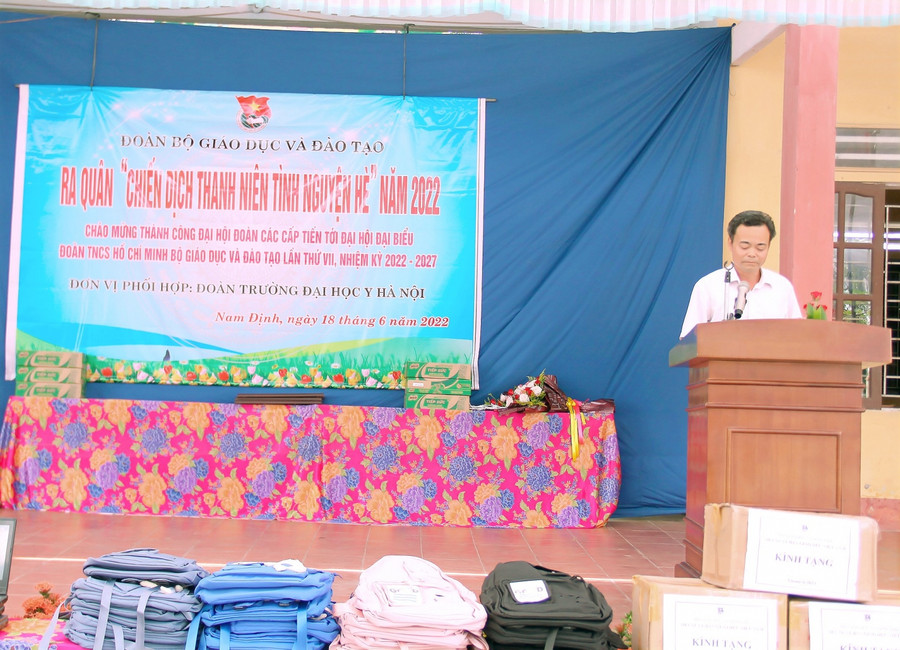 Đ/c Nguyễn Đình Dũng - Bí thư Đảng ủy xã Minh Thuận, huyện Vụ Bản, tỉnh Nam Định phát biểu.