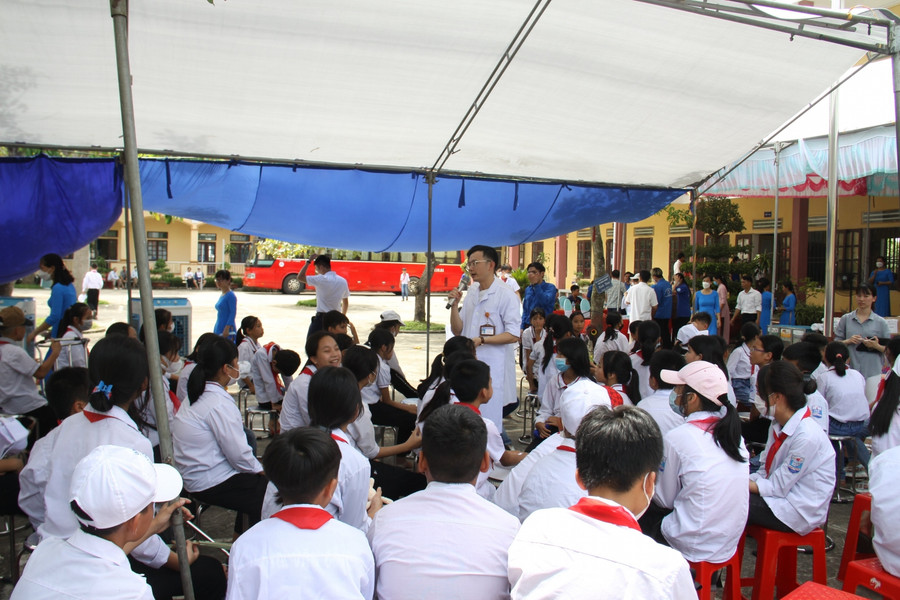 Buổi lễ ra quân &quot;Chiến dịch Thanh niên tình nguyện hè năm 2022&quot; đã thành công, để lại được nhiều ấn tượng tốt đẹp với chính quyền, học sinh và nhân dân địa phương.