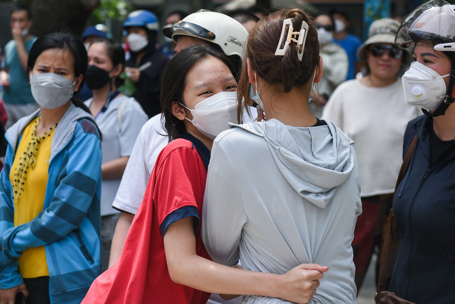 Những người đồng hành đặc biệt của các sĩ tử ảnh 8