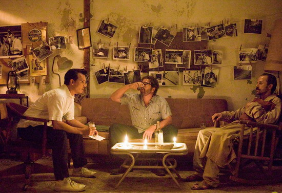 Tiết lộ những hình ảnh mới nhất của Johnny Depp trong &quot;The Rum Diary&quot; ảnh 4