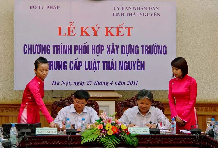 Thành lập trường trung cấp luật đầu tiên các tỉnh miền núi phía Bắc .