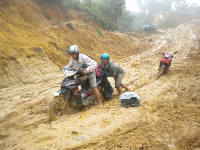 Dạy học trên đỉnh Trà Linh