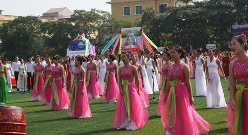 Văn nghệ chào mừng (Ảnh: gdtd.vn)