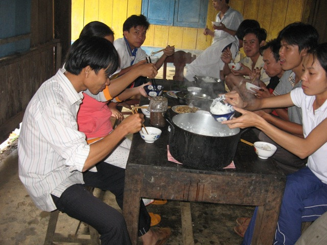 Bữa cơm trưa của các giáo viên