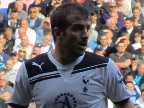 Rafael Van der Vaart luôn cho thấy vai trò thủ lĩnh của mình