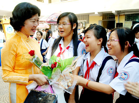 Không còn trực tiếp đứng lớp có được hưởng phụ cấp thâm niên?