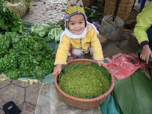 Cháu mời mọi người mua cốm thơm ạ