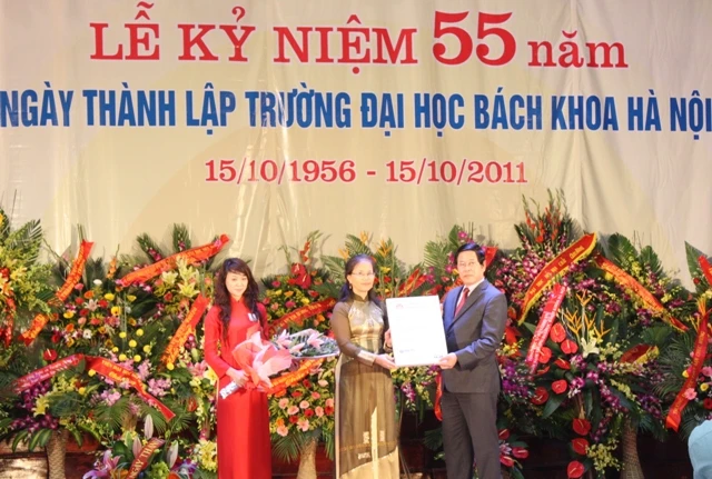 ĐH Bách khoa HN: 55 năm giữ vững ngọn cờ đơn vị tiêu biểu ngành GD&amp;ÐT